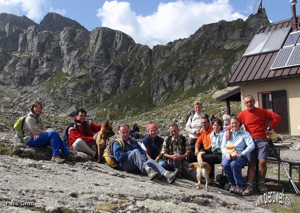 40 In posa con la rifugista Elisa.jpg